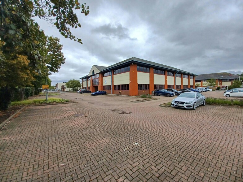 Hanworth Rd, Sunbury On Thames à louer - Photo de l’immeuble – Image 2 sur 6