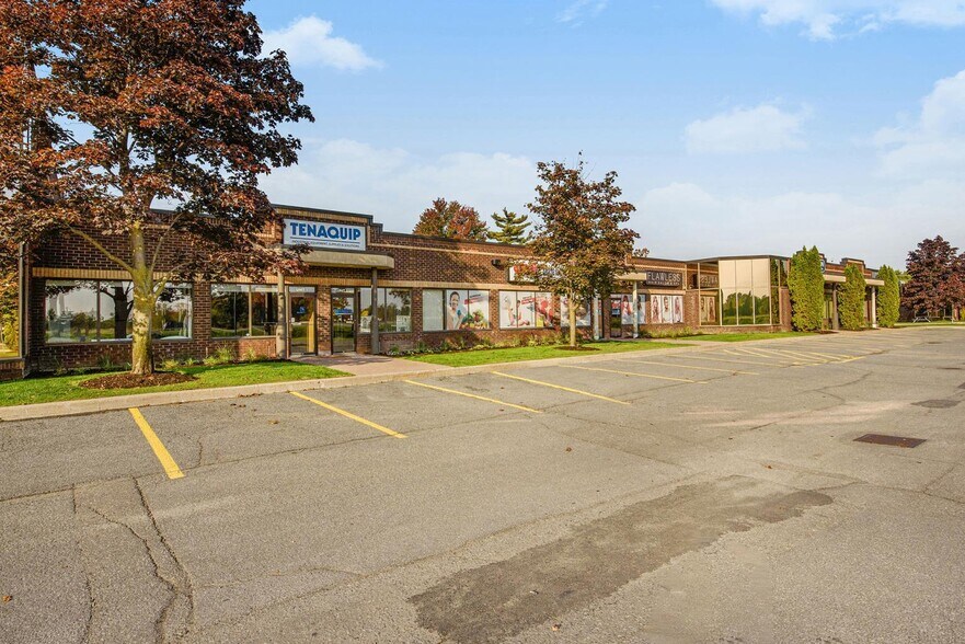 6 Antares Dr, Ottawa, ON à louer - Photo de l’immeuble – Image 2 sur 4