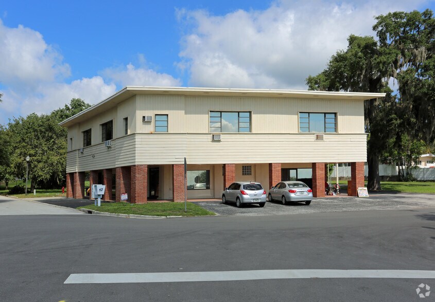 138 E Central Ave, Howey In The Hills, FL à louer - Photo principale – Image 1 sur 14