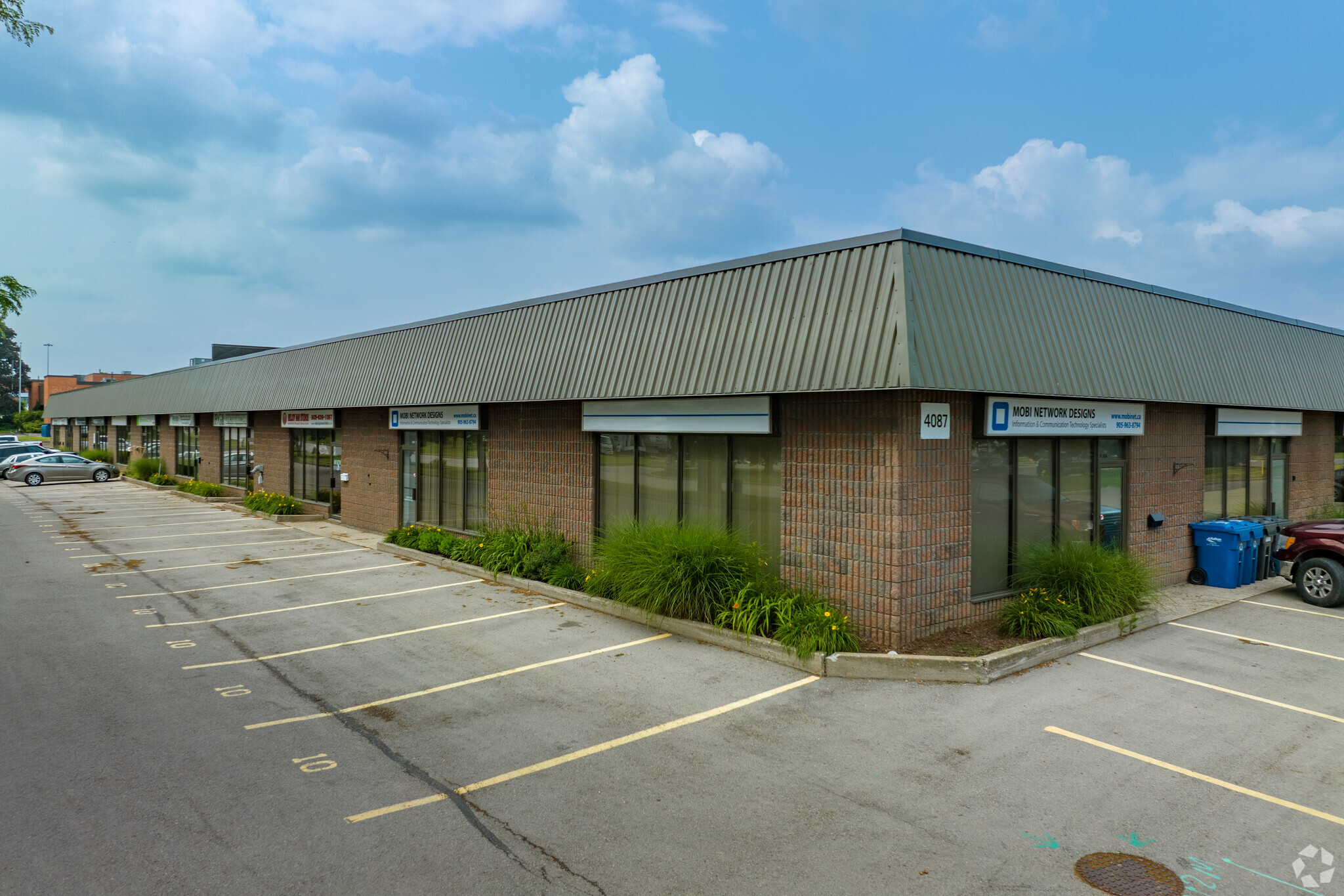 4087 Harvester Rd, Burlington, ON à louer Photo de l’immeuble– Image 1 sur 6