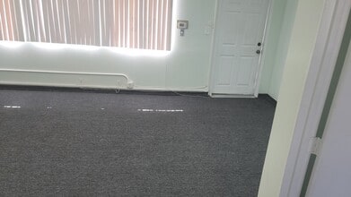 14401 Gilmore St, Van Nuys, CA à louer Photo intérieure– Image 2 sur 3