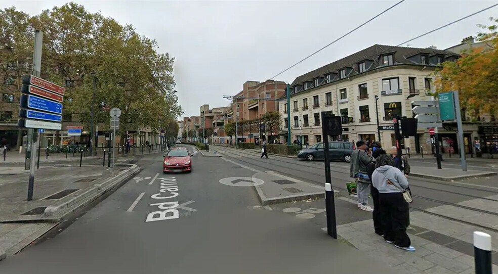 Local commercial dans Saint-Denis à louer - Photo de l’immeuble – Image 2 sur 5