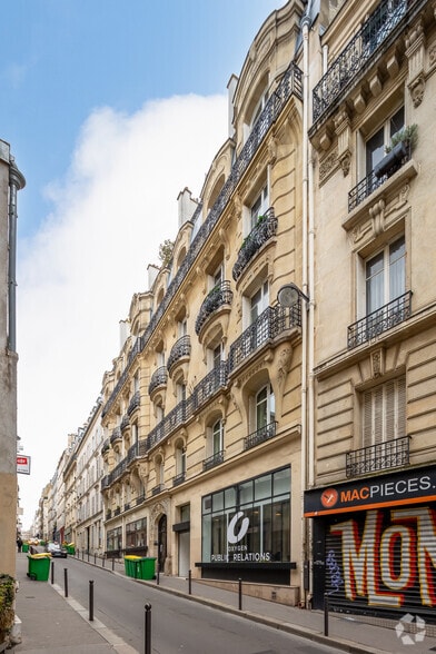 10-12 Rue Rodier, Paris à vendre - Photo de l’immeuble – Image 2 sur 4