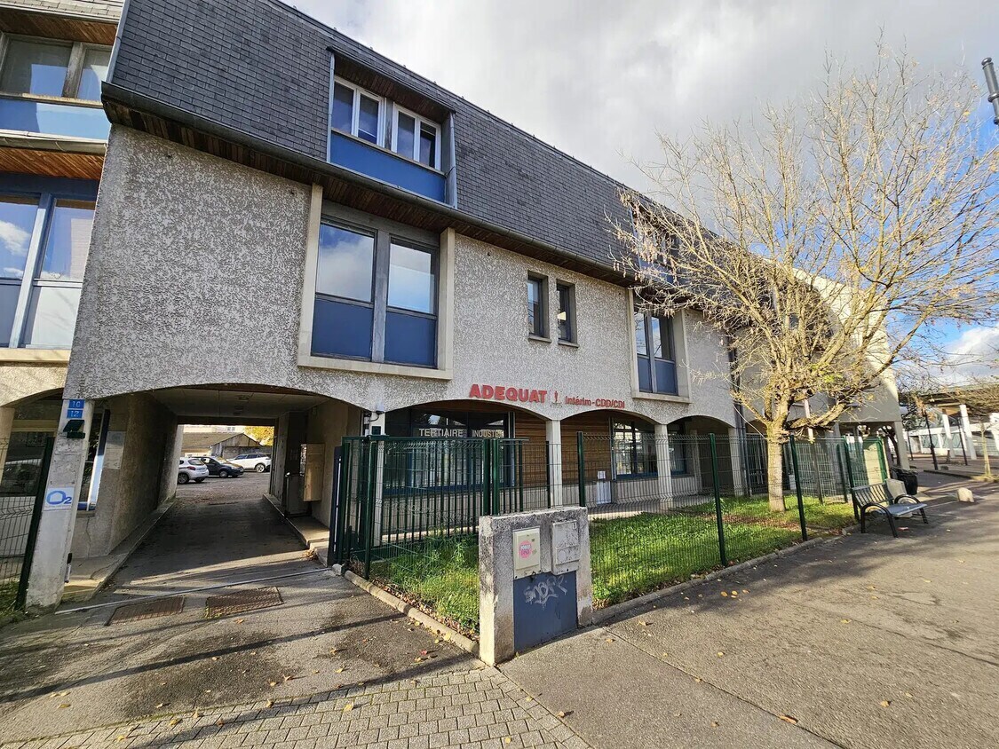 10 Avenue Du Général De Gaulle, Pontault-Combault à louer Photo de l’immeuble– Image 1 sur 2