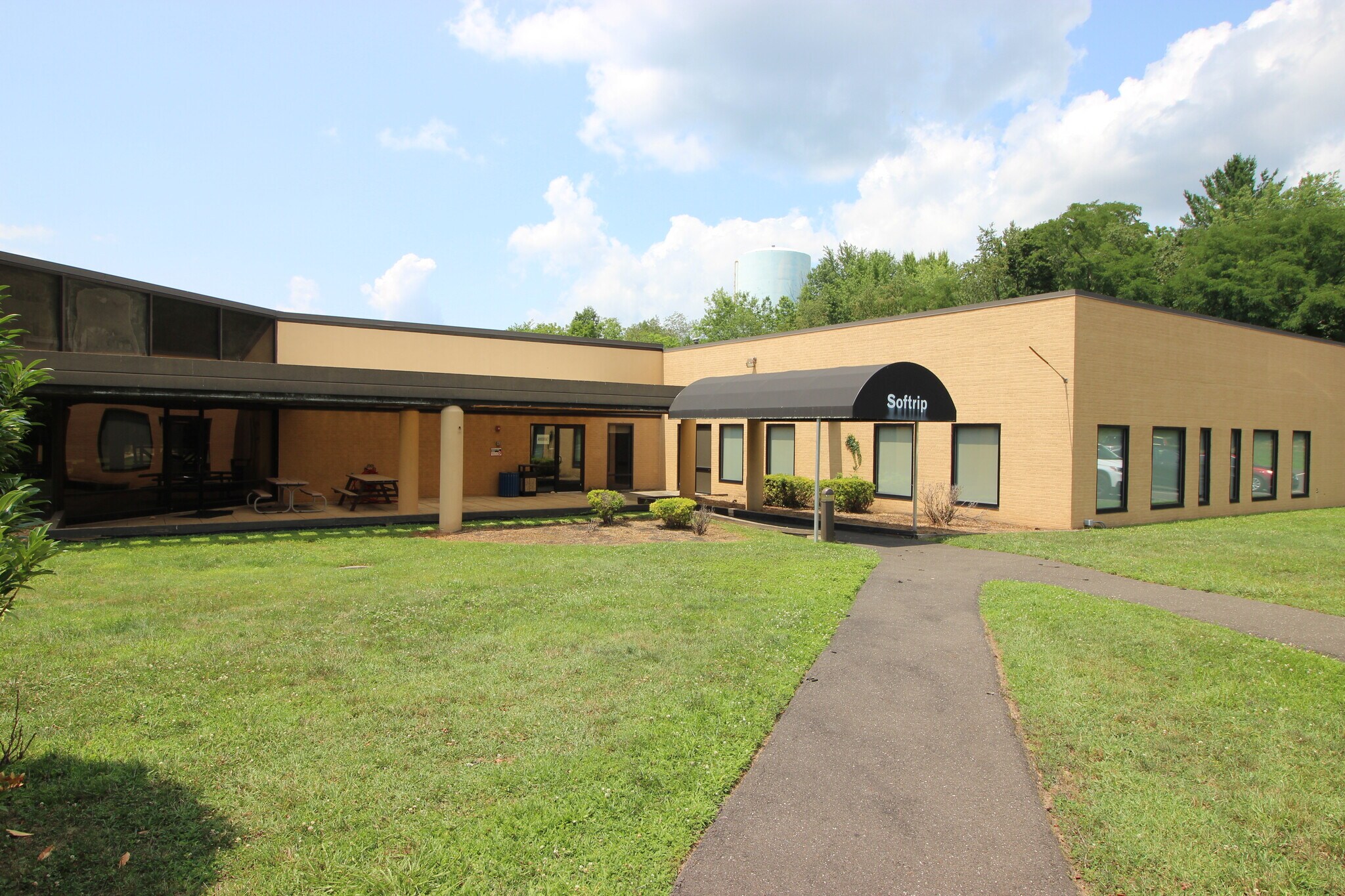 455 Maryland Dr, Fort Washington, PA à vendre Photo de l’immeuble– Image 1 sur 54