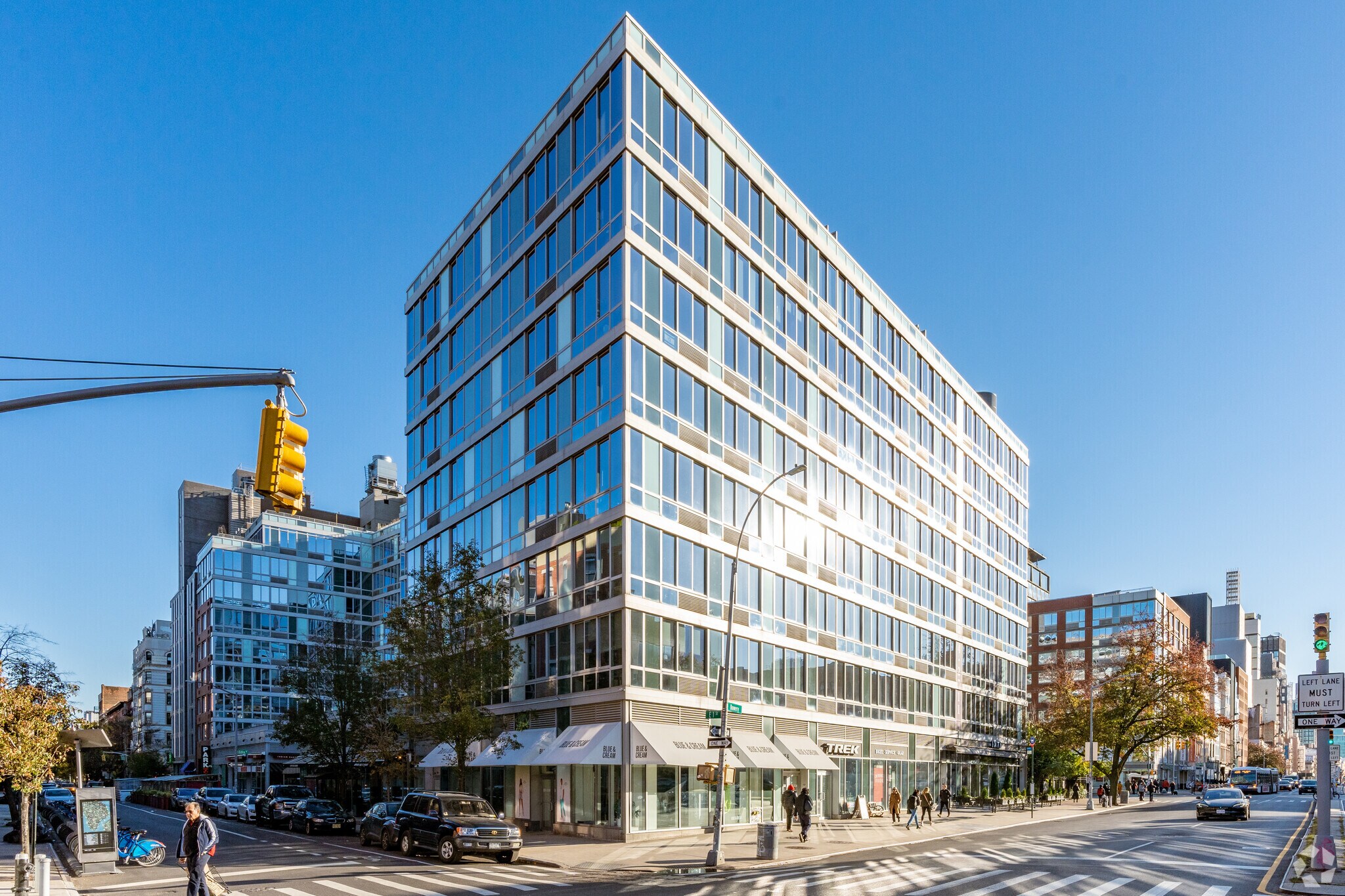 299-303 Bowery, New York, NY à louer Photo de l’immeuble– Image 1 sur 60