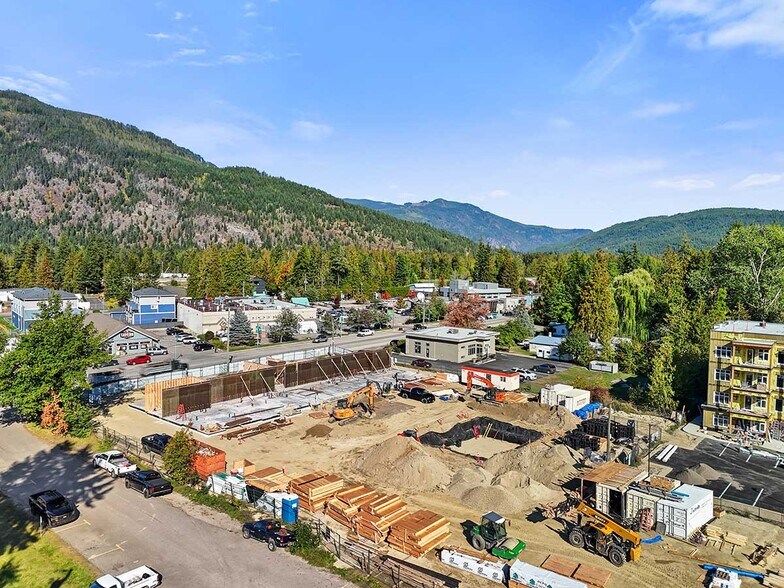 425 Main st, Sicamous, BC à louer - Photo de l’immeuble – Image 3 sur 7