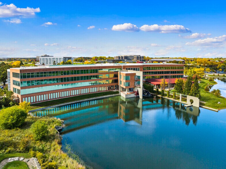 275 N Field Dr, Lake Forest, IL à louer - Photo de l’immeuble – Image 2 sur 11