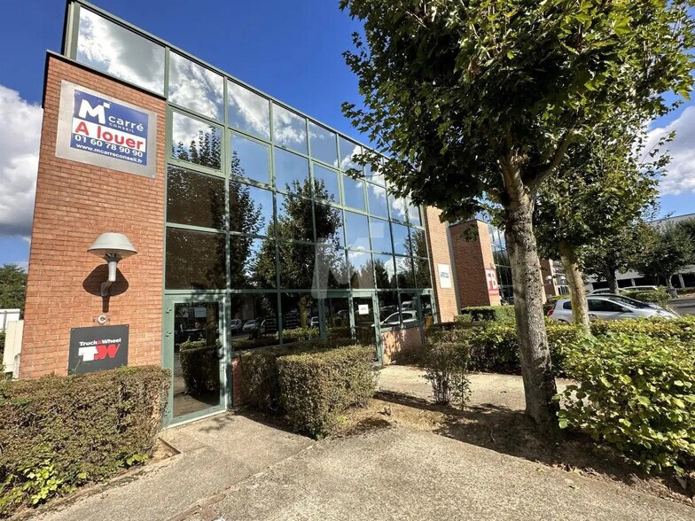 Bureau dans Évry-Courcouronnes à louer - Photo de l’immeuble – Image 1 sur 5