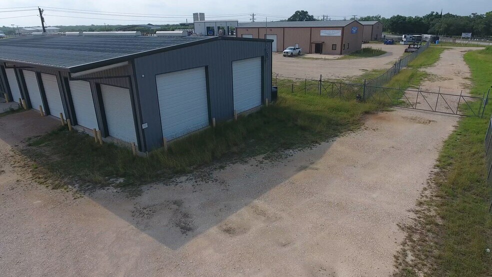 371 Corgey Rd, Pleasanton, TX à louer - Vidéo sur l’annonce professionnelle – Image 3 sur 18