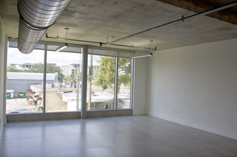 18501 NE 25th Ct, North Miami Beach, FL à louer Photo de l’immeuble– Image 2 sur 13