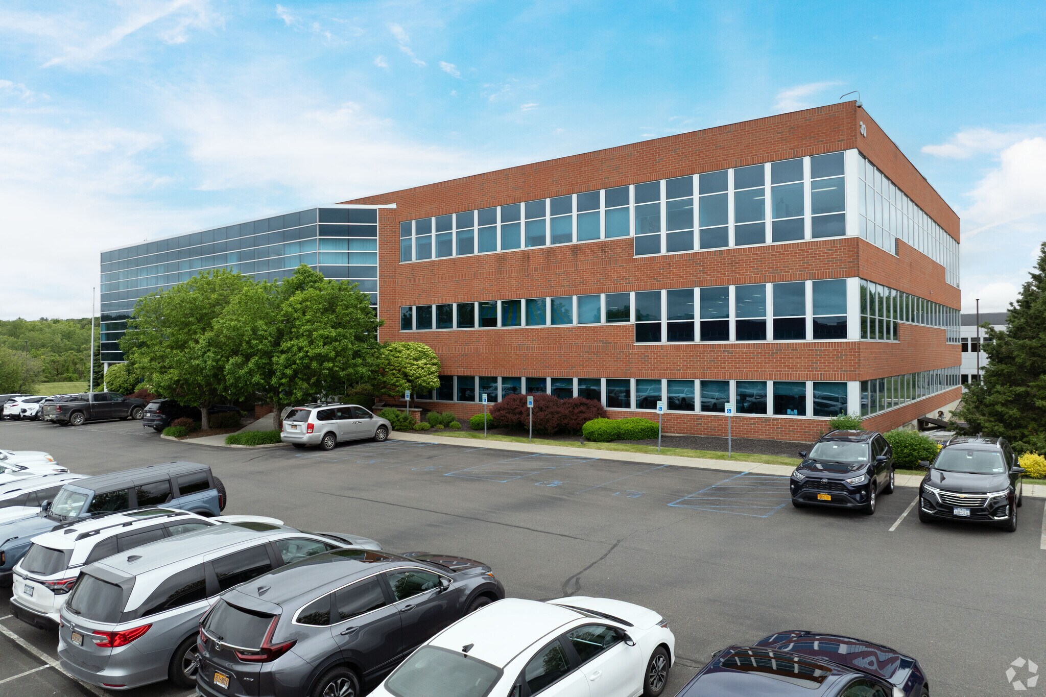 30 Century Hill Dr, Latham, NY à louer Photo principale– Image 1 sur 12