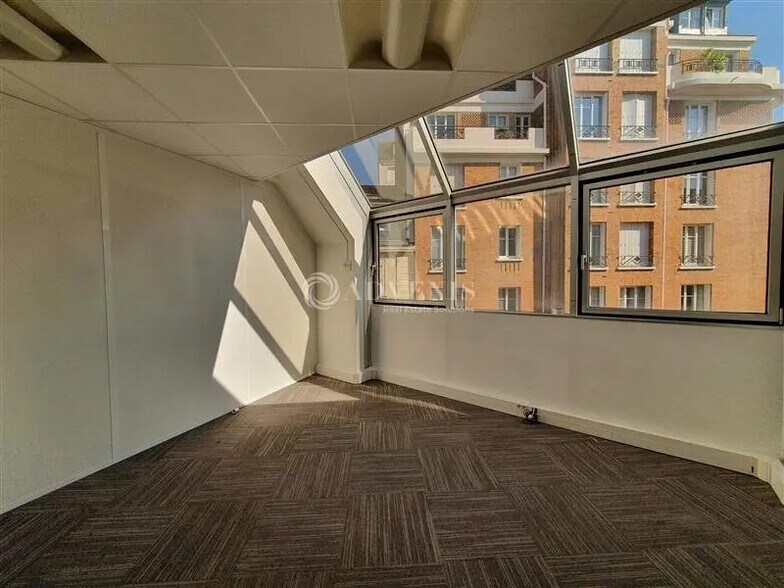 Bureau dans Boulogne-Billancourt à louer - Photo de l’immeuble – Image 3 sur 9