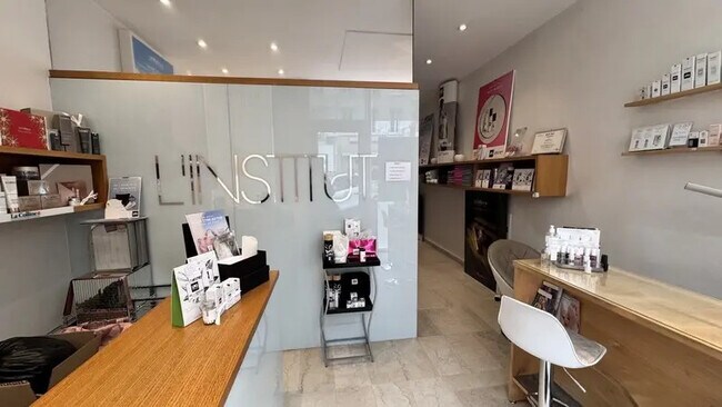 Plus de détails pour Local commercial à louer