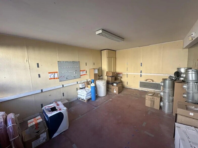 Local d'activités dans Fréjus à vendre - Photo de l’immeuble – Image 2 sur 30