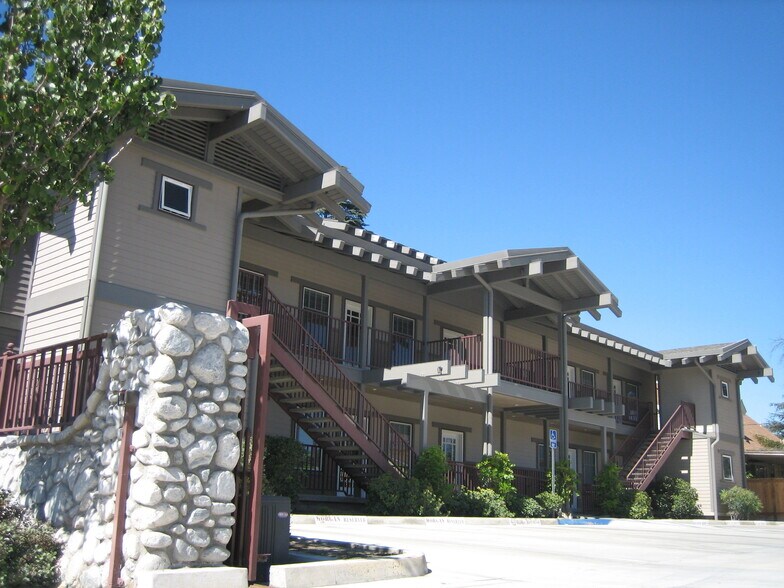 437 N Riverside Ave, Rialto, CA à vendre - Photo de l’immeuble – Image 2 sur 7