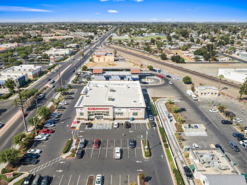 574 W Lacey Blvd, Hanford, CA à vendre - Photo de l’immeuble – Image 1 sur 7