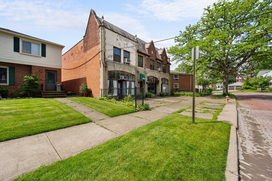 16903 Fischer Rd, Cleveland, OH à vendre - Photo de l’immeuble – Image 3 sur 53