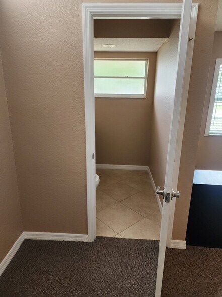 8028 Spring Hill Dr, Spring Hill, FL à louer - Photo de l’immeuble – Image 2 sur 13