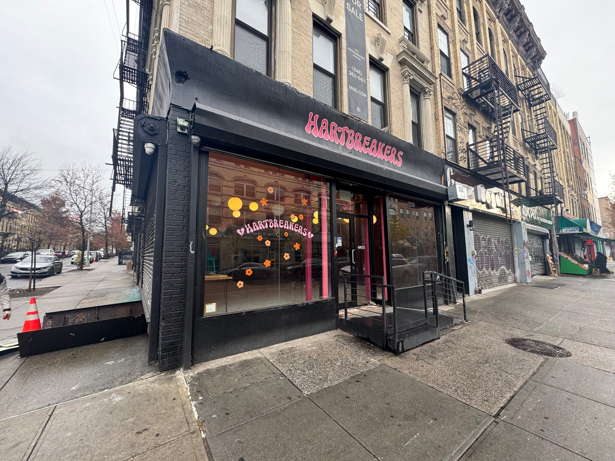 313 Knickerbocker Ave, Brooklyn, NY à louer Photo de l’immeuble– Image 1 sur 10