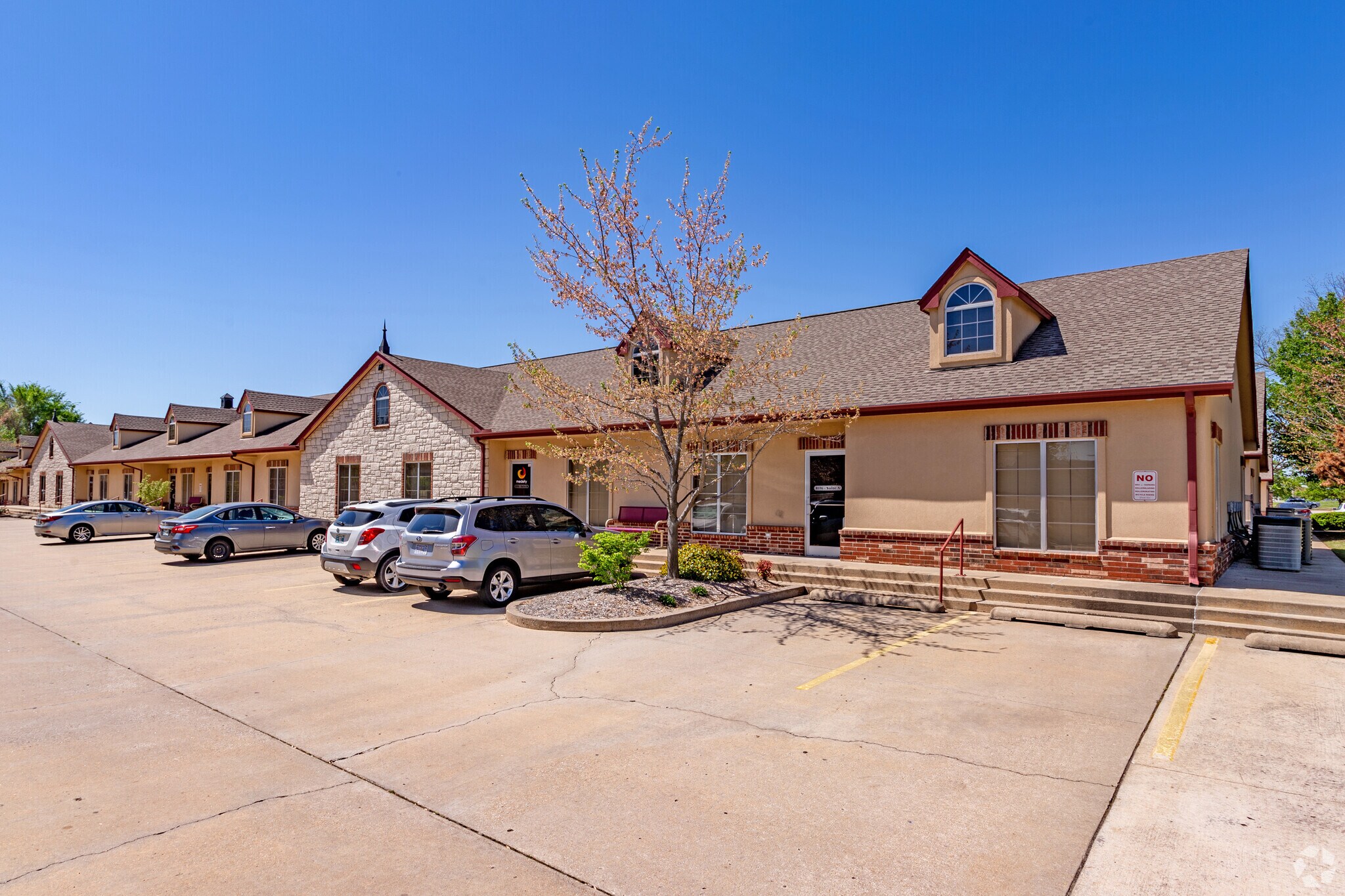 8596 E 101st St, Tulsa, OK à louer Photo principale– Image 1 sur 8