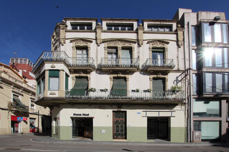Local commercial dans El Vendrell, Tarragona à louer Photo de l’immeuble– Image 1 sur 16