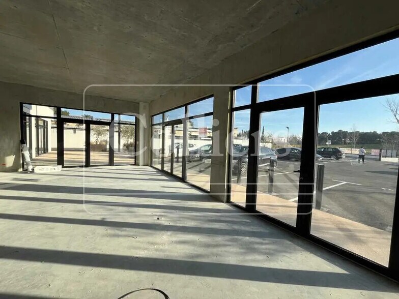 Local commercial dans Éguilles à louer - Photo intérieure – Image 2 sur 8