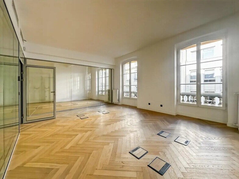Bureau dans Paris à louer - Photo de l’immeuble – Image 1 sur 8