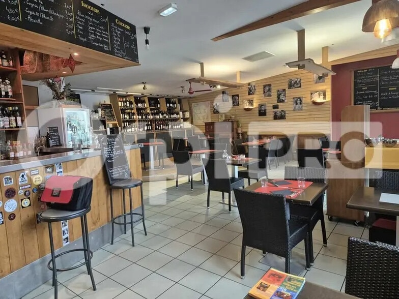 Bureau dans Saint-Jean-Ligoure à vendre - Photo de l’immeuble – Image 3 sur 12