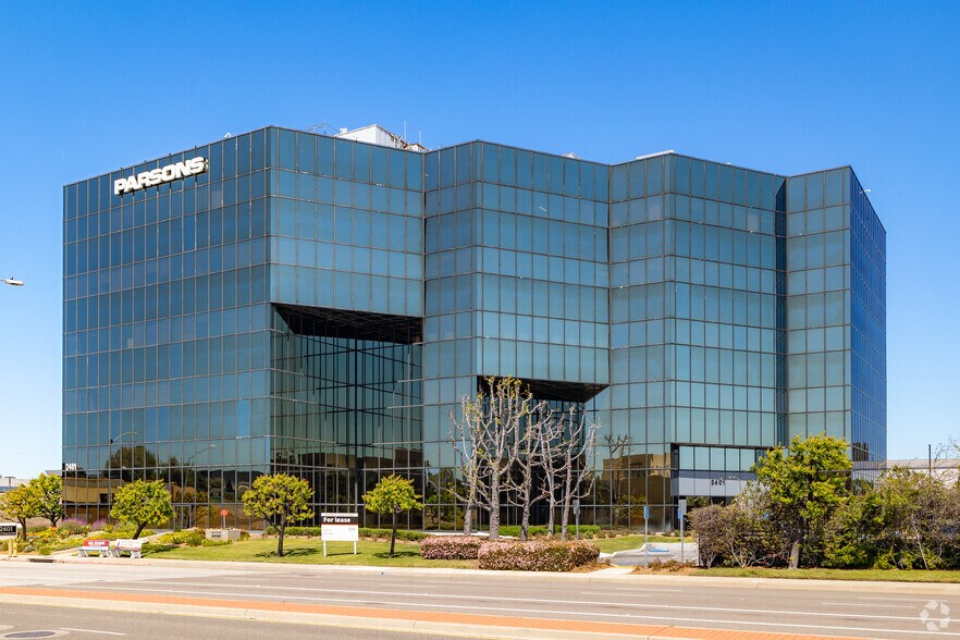 2401 E El Segundo Blvd, El Segundo, CA à louer - Photo principale – Image 1 sur 14