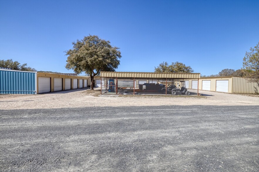 49 Encino Dr, Concan, TX à vendre - Photo de l’immeuble – Image 2 sur 120