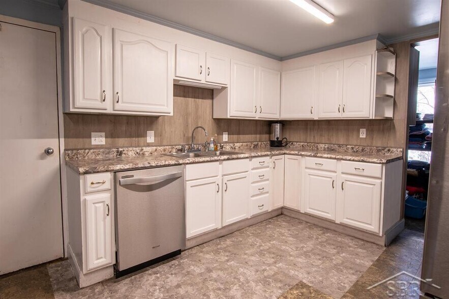 1610 Gratiot Ave, Saginaw, MI à vendre - Photo de l’immeuble – Image 2 sur 3