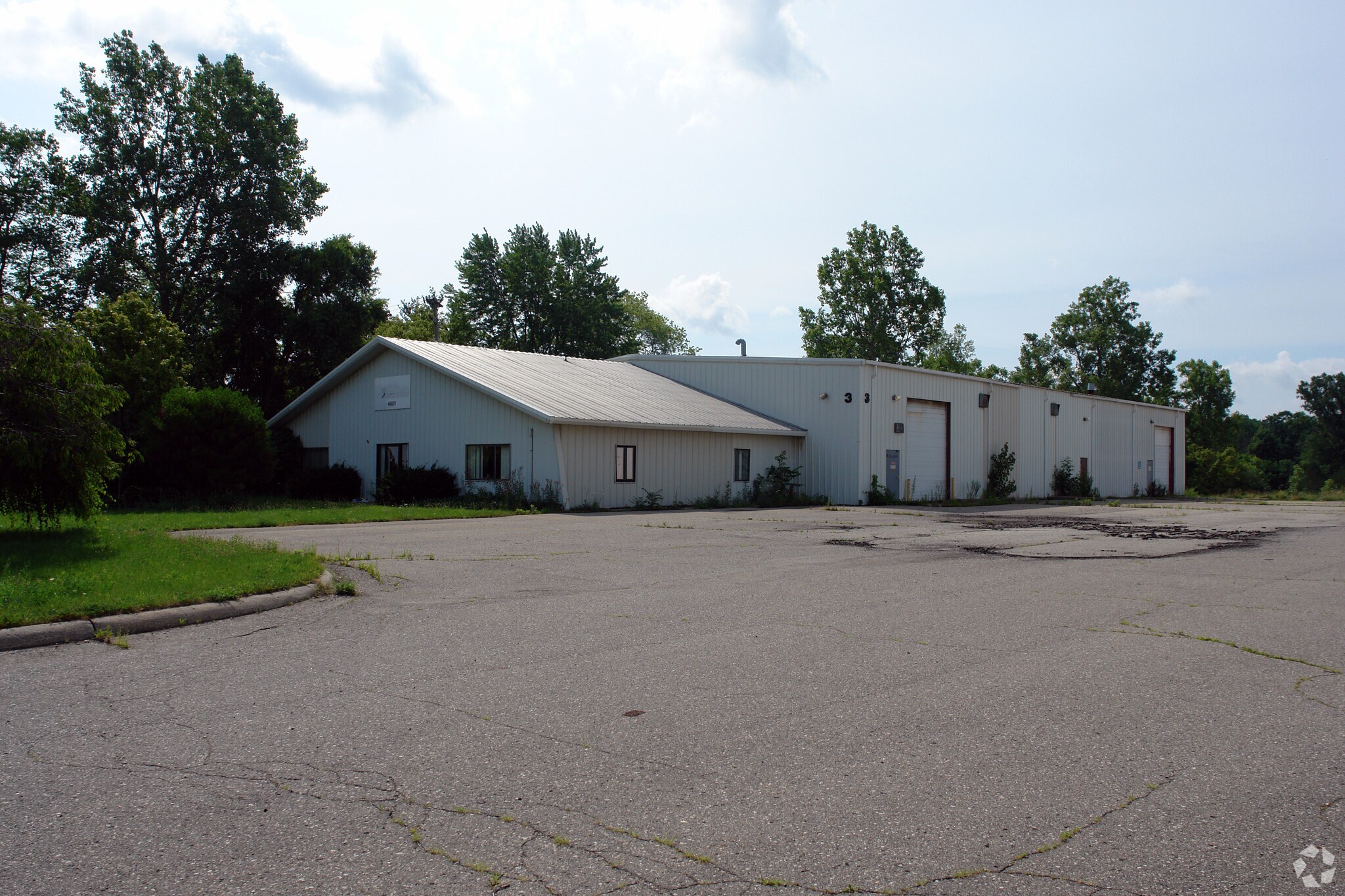 46001 Grand River Ave, Novi, MI à vendre Photo principale– Image 1 sur 8