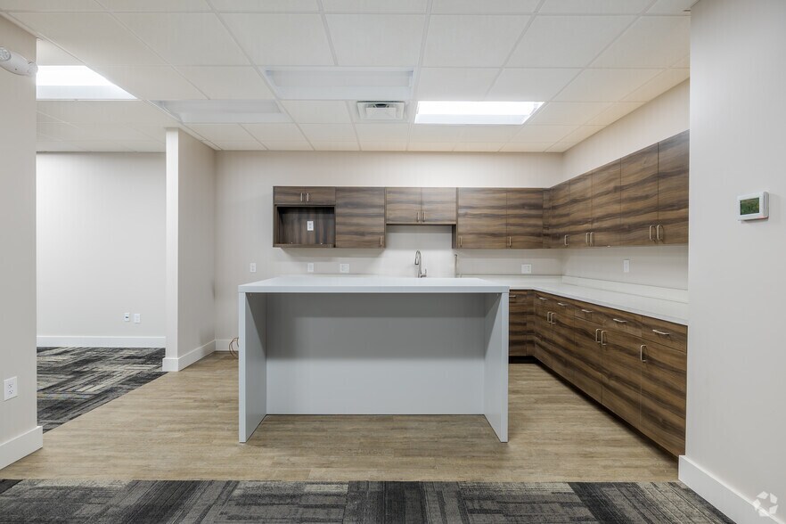 11620 Arbor St, Omaha, NE à louer - Photo intérieure – Image 3 sur 6