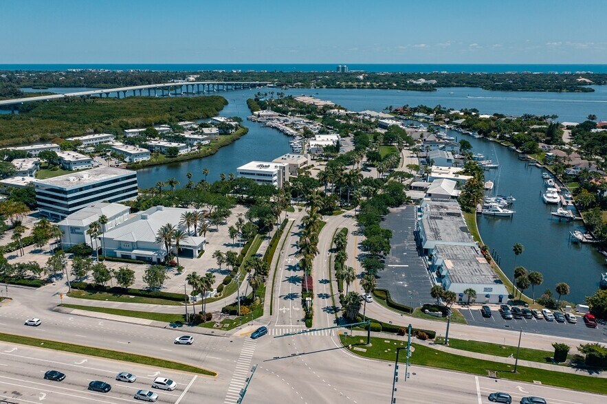 2750 Indian River Blvd, Vero Beach, FL à louer - Photo principale – Image 1 sur 12
