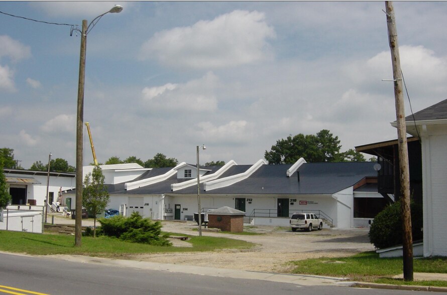 308-320 W Main St, Clayton, NC à louer - Photo de l’immeuble – Image 1 sur 6