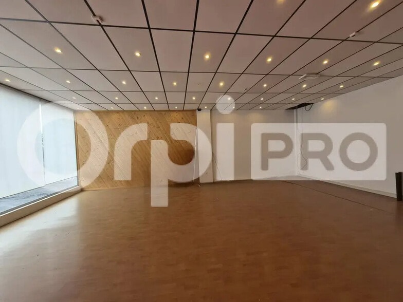 Local commercial dans Tinqueux à louer - Photo intérieure – Image 3 sur 4