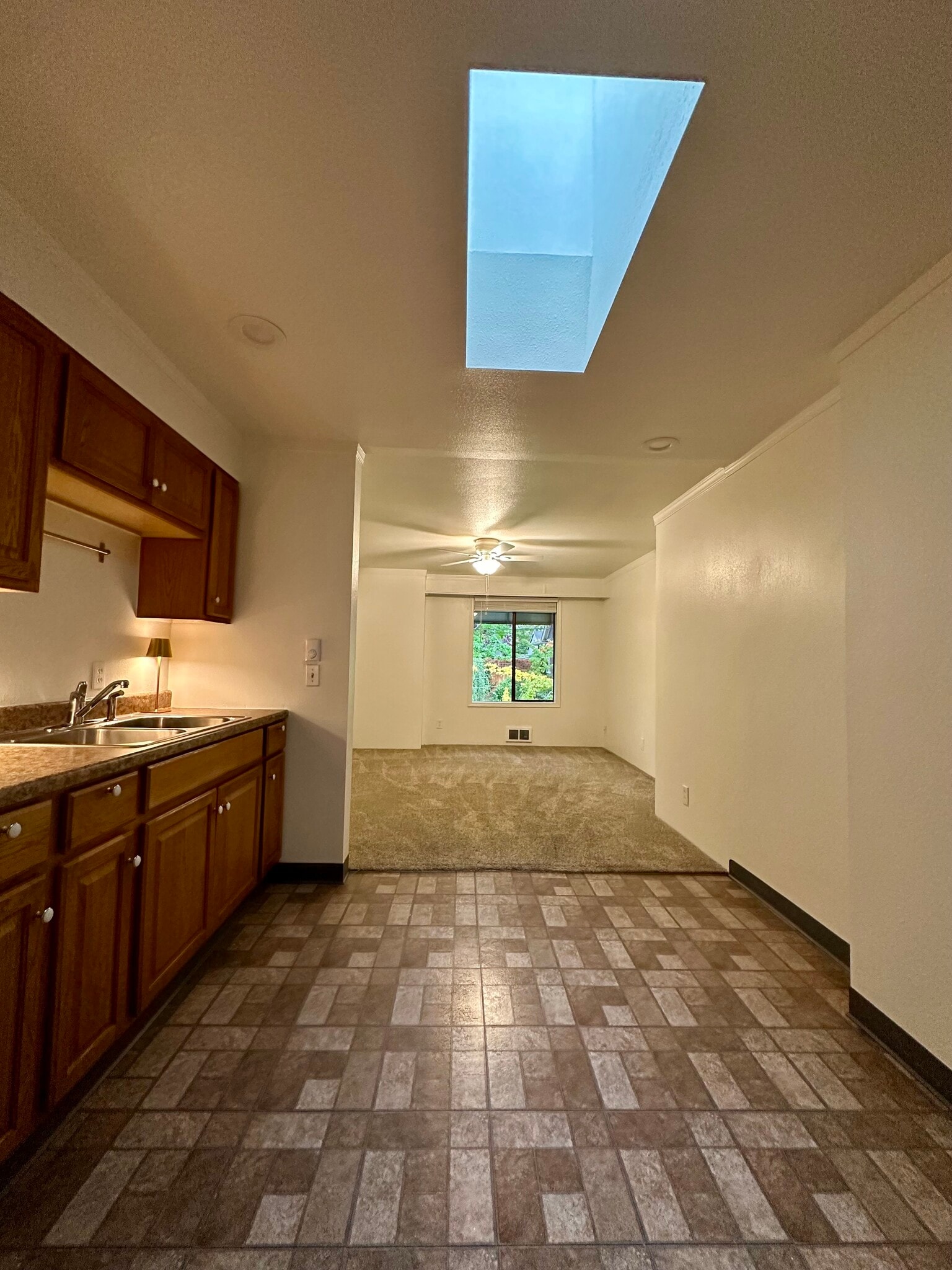 600 W Crockett St, Seattle, WA à louer Photo intérieure– Image 1 sur 11