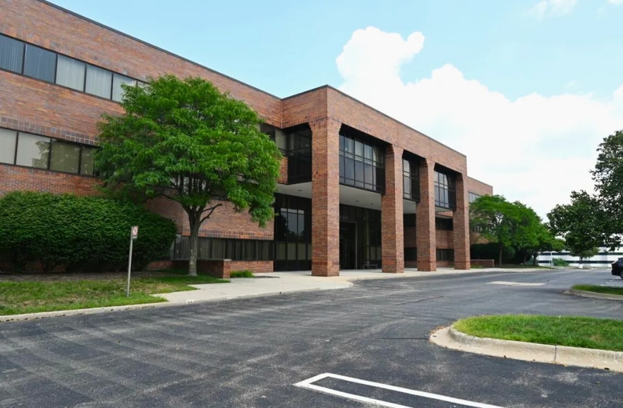 24800 Denso Dr, Southfield, MI à louer - Photo de l’immeuble – Image 1 sur 4