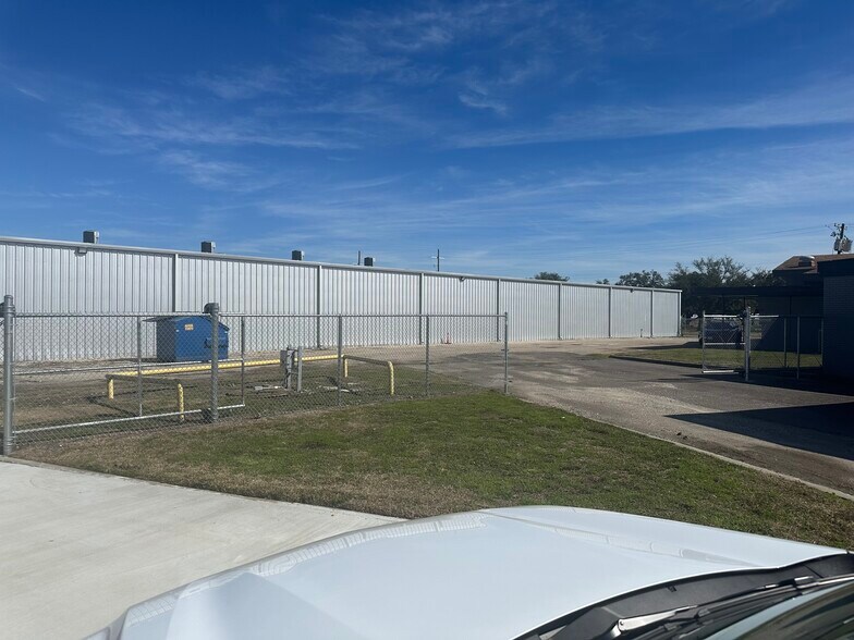 3190 Hwy 69 N, Nederland, TX à louer - Photo de l’immeuble – Image 3 sur 3
