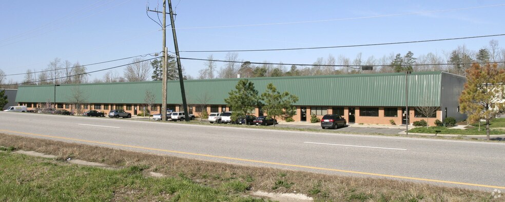 8105 Richmond Rd, Toano, VA à louer - Photo de l’immeuble – Image 2 sur 7