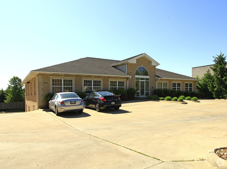 18400 Pearl Rd, Strongsville, OH à louer - Photo de l’immeuble – Image 2 sur 13