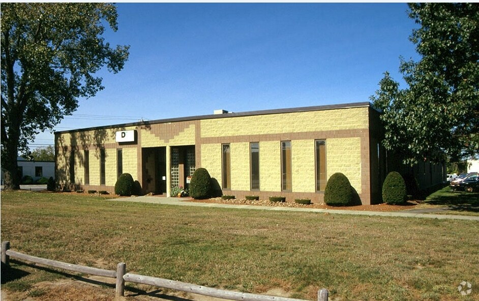 121 Bartlett St, Marlborough, MA à louer Photo principale– Image 1 sur 15