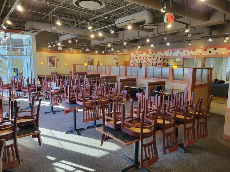 1504-1512 S Church St, Watertown, WI à louer - Photo intérieure – Image 2 sur 6