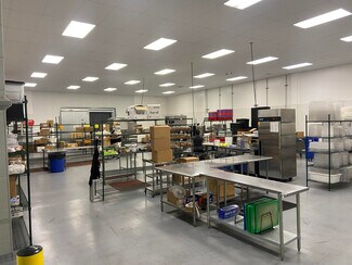 Plus de détails pour 13834-13842 Bettencourt St, Cerritos, CA - Industriel/Logistique à louer