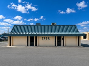 1378 N Killian Dr, West Palm Beach, FL à louer Photo de l’immeuble– Image 1 sur 5