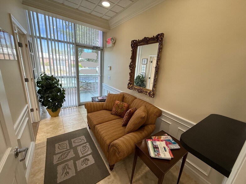 415 S Babcock St, Melbourne, FL à louer - Photo de l’immeuble – Image 2 sur 8