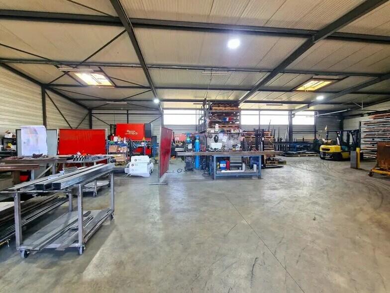 Industriel/Logistique dans Cissé à louer - Photo de l’immeuble – Image 2 sur 6
