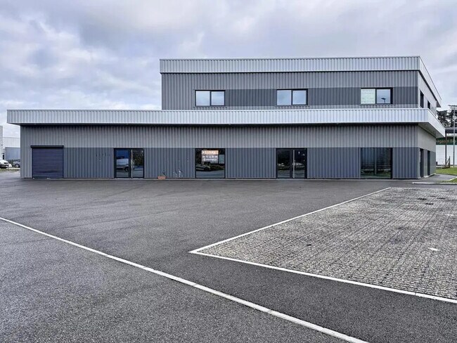 Plus de détails pour 139 Rue Isaac Asimov, Bourgoin-Jallieu - Local commercial à louer