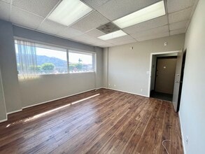 3857 Foothill Blvd, La Crescenta, CA à louer Photo intérieure– Image 2 sur 5